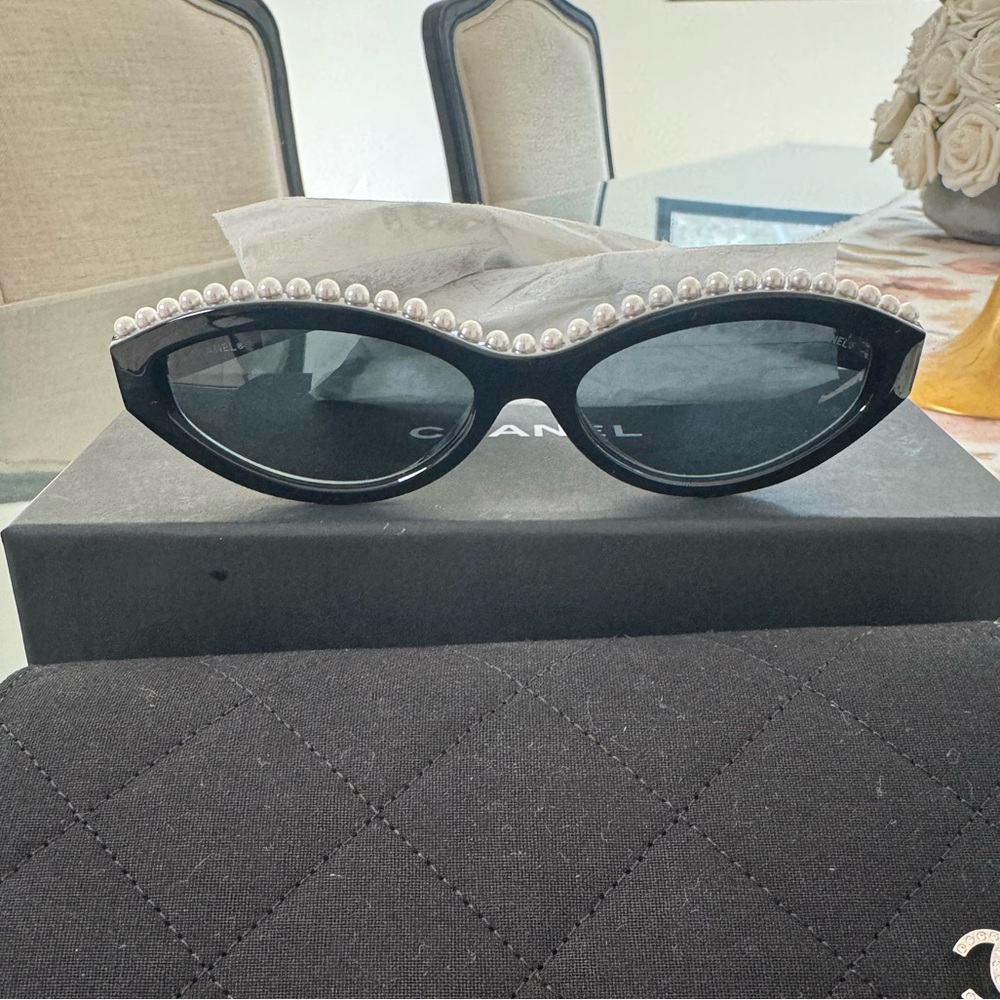 CHANEL brand new in box! Pearl cat eye sunglasses black classic
